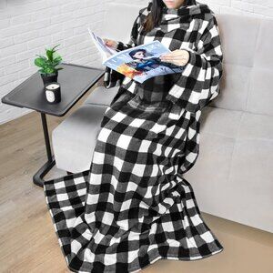PAVILIA Premium Fleece Blanket with Sleeves black white plaid